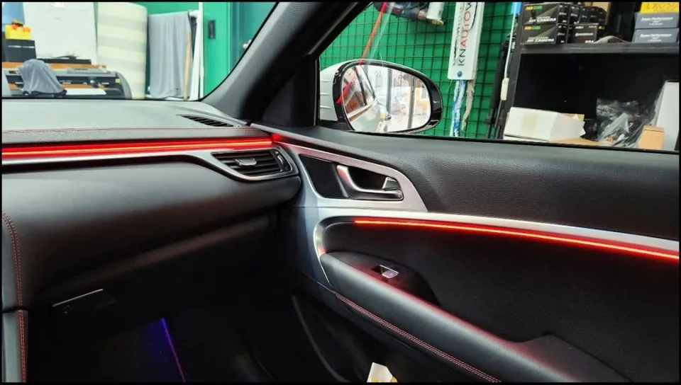 Genesis G70 ambient lighting - Genesis G70 Ambient Lighting Review — Luxurious Interior Upgrade photo 4
