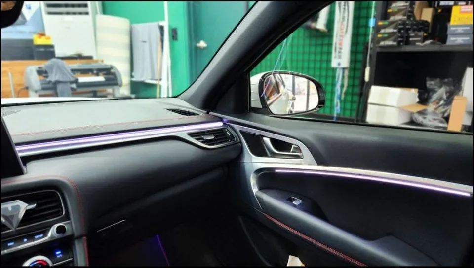 Genesis G70 ambient lighting - Genesis G70 Ambient Lighting Review — Luxurious Interior Upgrade photo 5