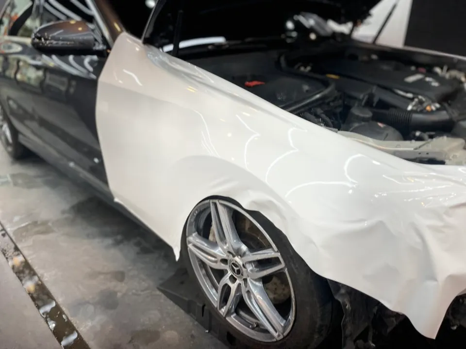 Mercedes-Benz Eクラス W213 カーラッピング事例 施工写真 2-2