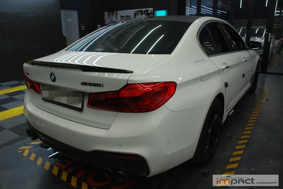 BMW 5 Seriesのカーラッピング事例|費用目安・仕上がり 施工写真 2-2
