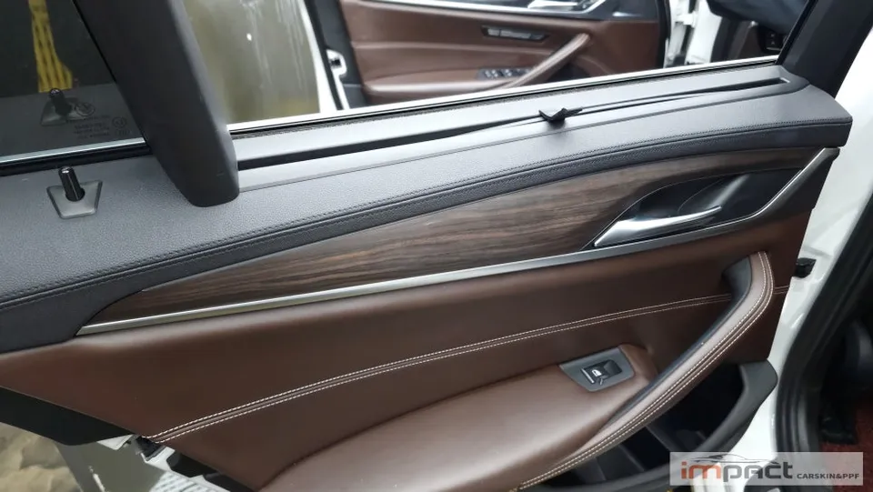 BMW 5 Seriesのカーラッピング事例|費用目安・仕上がり 施工写真 3-2