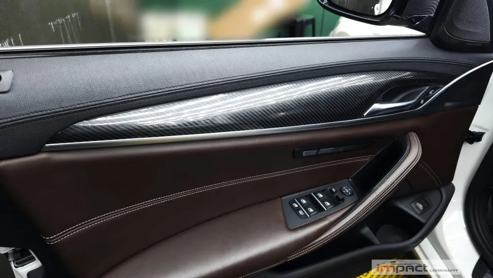BMW 5 Seriesのカーラッピング事例|費用目安・仕上がり 施工写真 2-3
