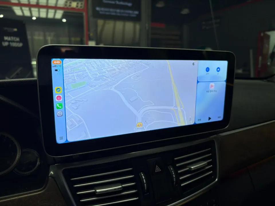 Mercedes-Benz E-ClassのAndroid Auto・CarPlay取付事例 施工写真 4-1
