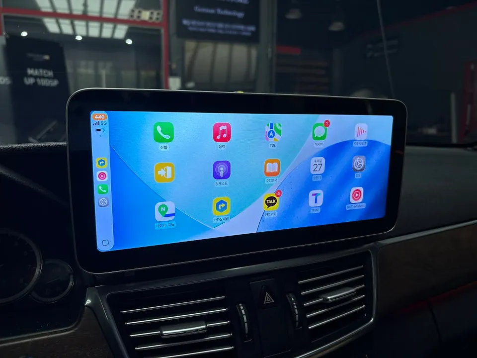 Mercedes-Benz E-ClassのAndroid Auto・CarPlay取付事例 施工写真 1-2