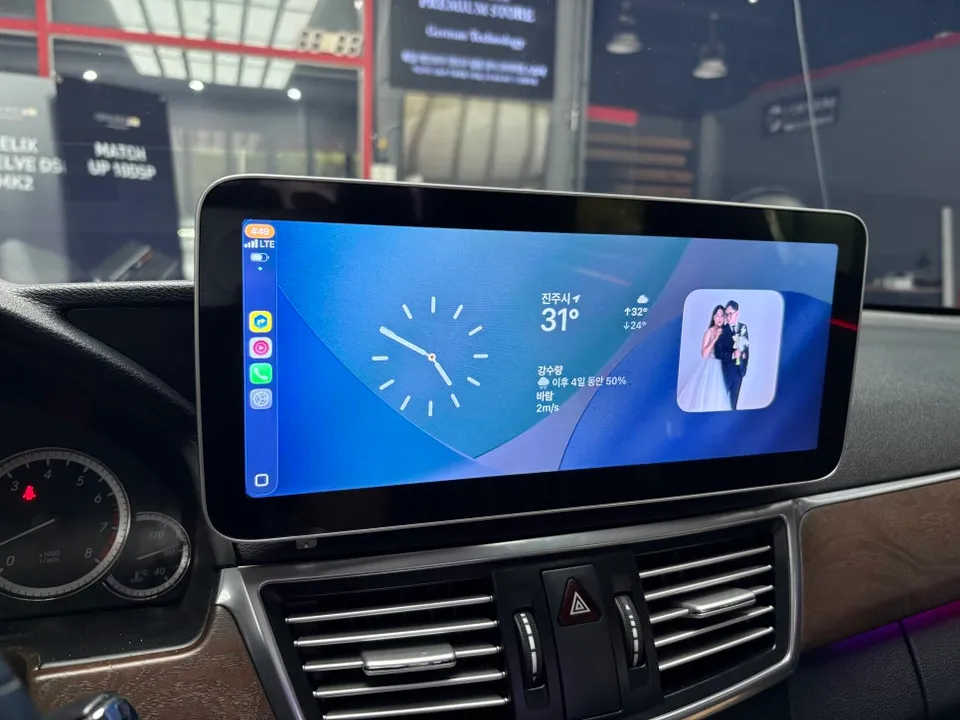 Mercedes-Benz E-ClassのAndroid Auto・CarPlay取付事例 施工写真 2-2