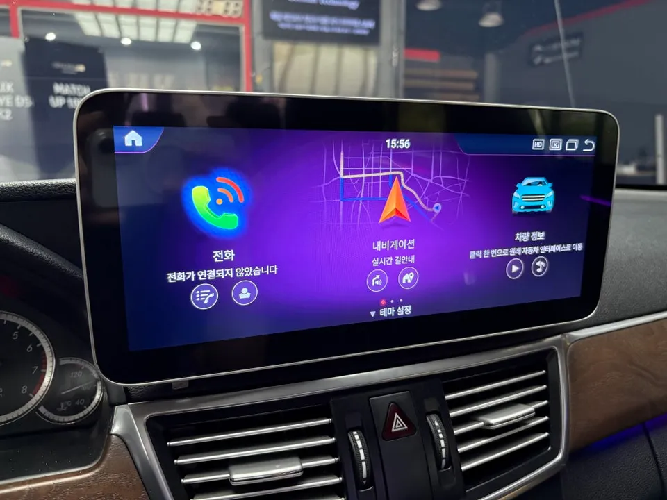 Mercedes-Benz E-ClassのAndroid Auto・CarPlay取付事例 施工写真 3-2