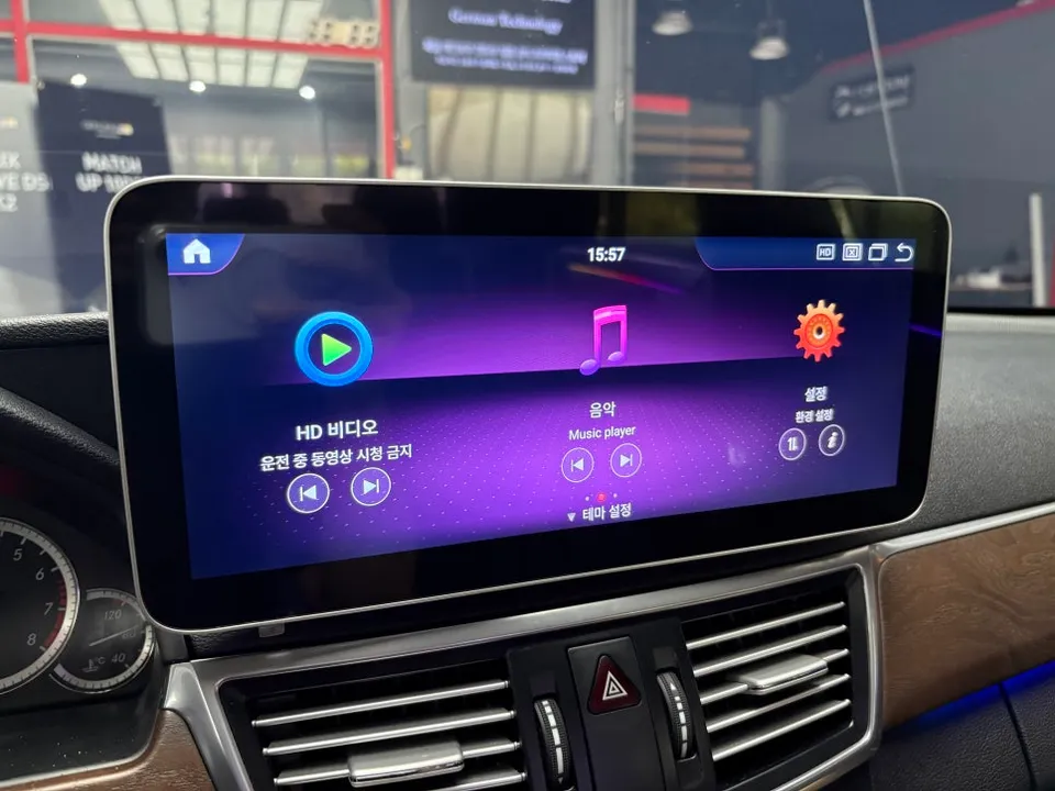 Mercedes-Benz E-ClassのAndroid Auto・CarPlay取付事例 施工写真 4-2