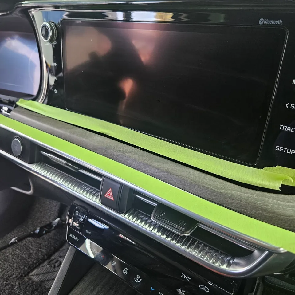 Kia K5 DL3のカーラッピング事例|高級感ある室内へ 施工写真 1-2