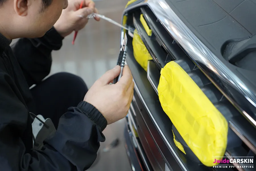 Audi A6のカーフィルム施工事例|クロームパーツのブラックアウト 施工写真 1-3