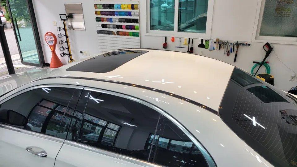 Mercedes-Benz Eクラスのカーラッピング事例|費用目安・仕上がり 施工写真 3-1