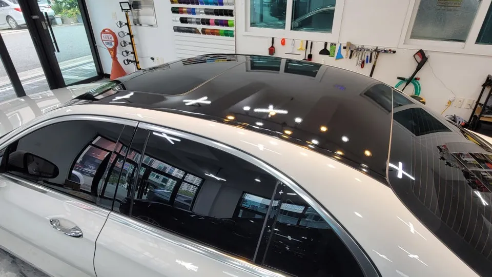 Mercedes-Benz Eクラスのカーラッピング事例|費用目安・仕上がり 施工写真 1-3