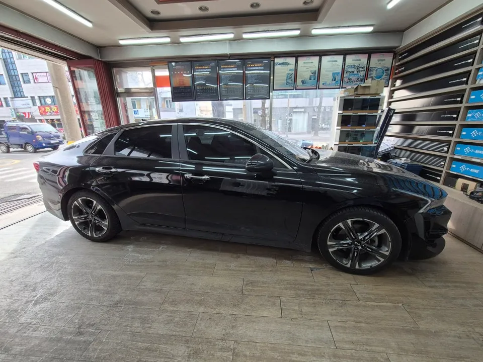 Kia K5 window tinting - Kia K5 Window Tinting Review: Seamless Front Windshield Replaceme photo 3