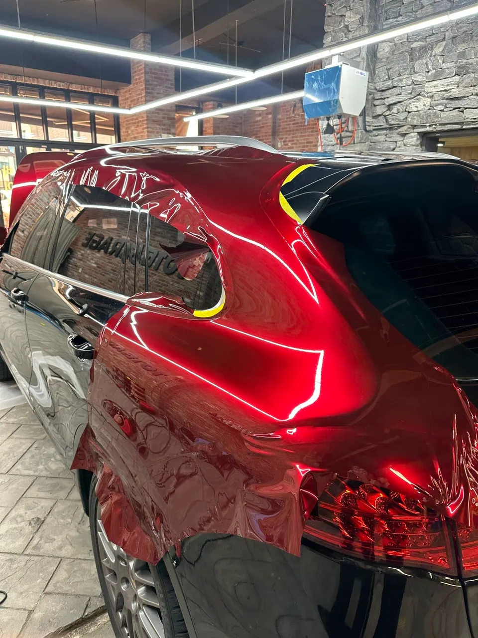 Porsche Cayenneのカーラッピング事例|費用目安・仕上がり 施工写真 2-2