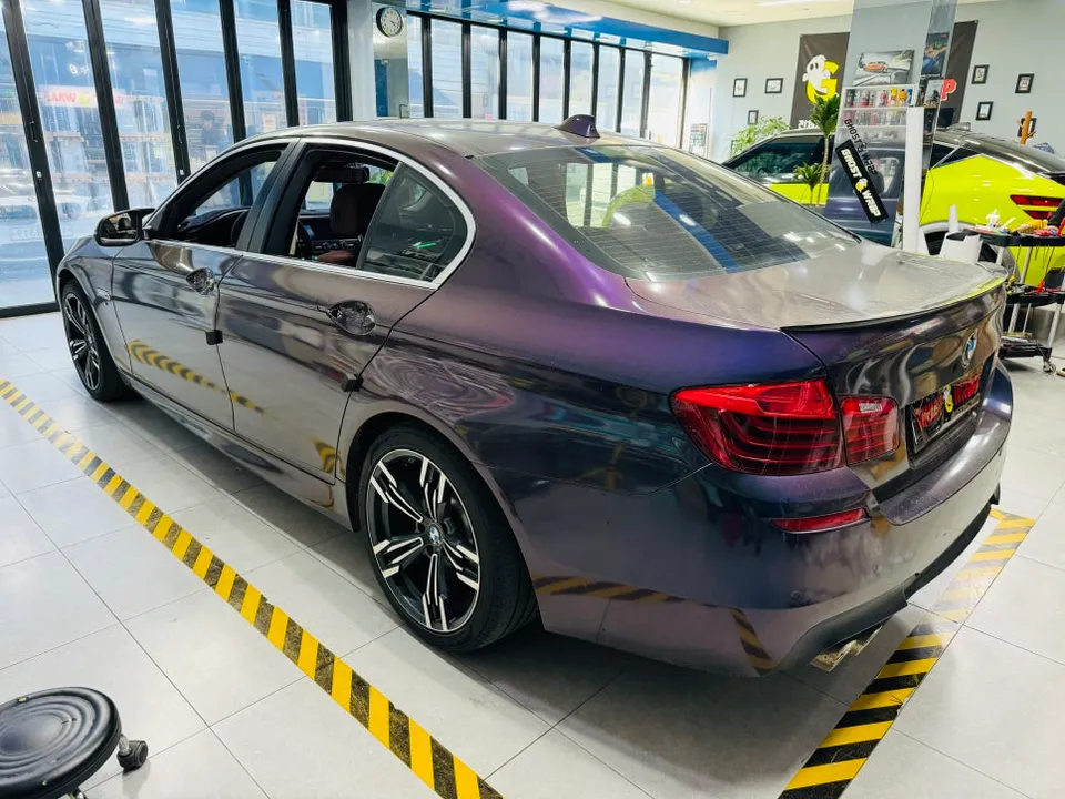 BMW 5 Seriesのカーラッピング事例 施工写真 5