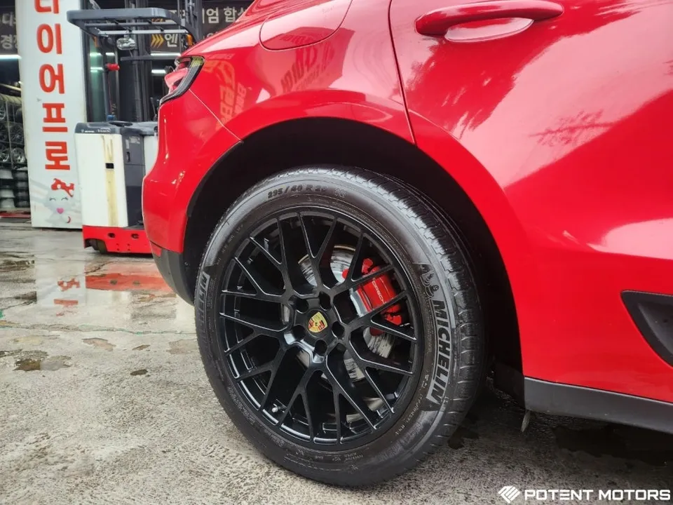 Porsche Macanのホイールリペア・塗装事例 施工写真 1-2