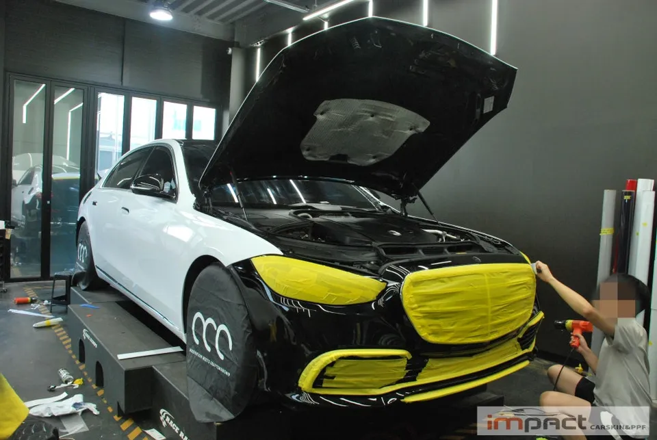 メルセデス・ベンツ S580のカーラッピング事例 施工写真 1-3