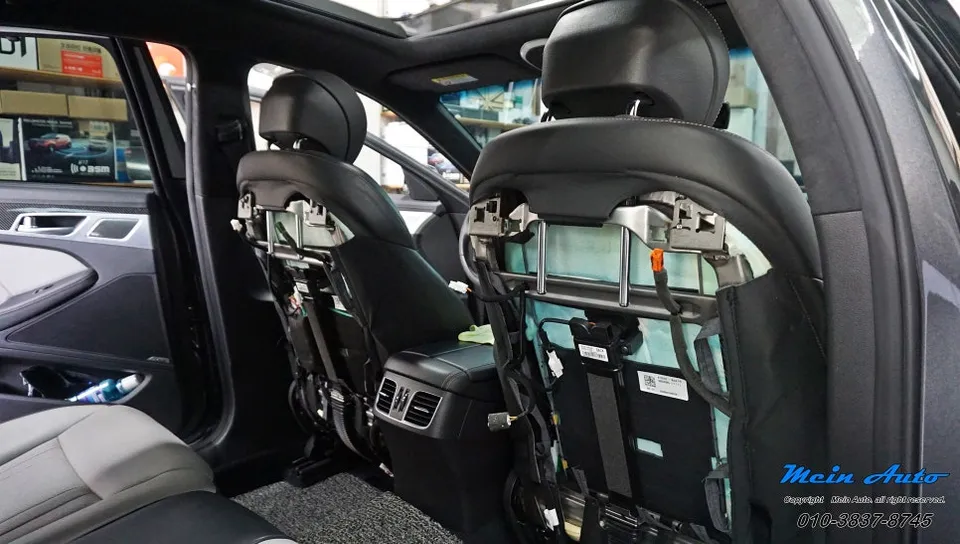 Genesis G80 Ambient Lighting Review - Enhanced Interior LEDs photo 4
