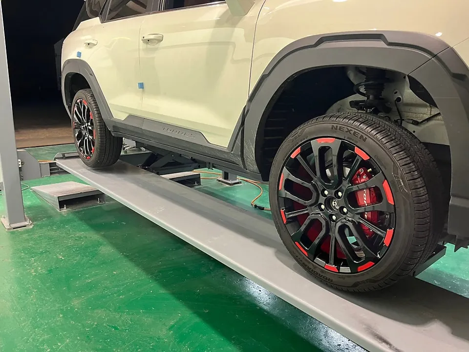 KG Mobility Torresのホイールリペア・塗装事例 施工写真 1-2