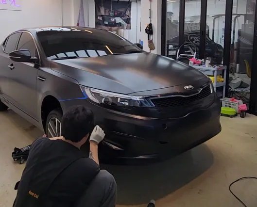 Kia K5 1st Genのカーラッピング事例|サテンブラックの仕上がり 施工写真 2-3