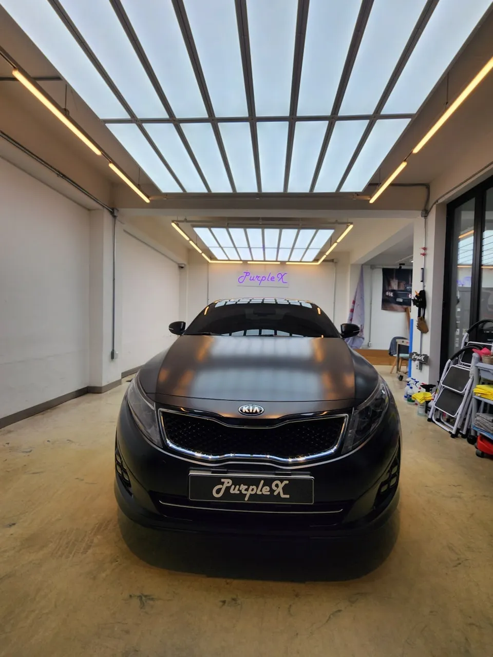 Kia K5 1st Genのカーラッピング事例|サテンブラックの仕上がり 施工写真 3-3
