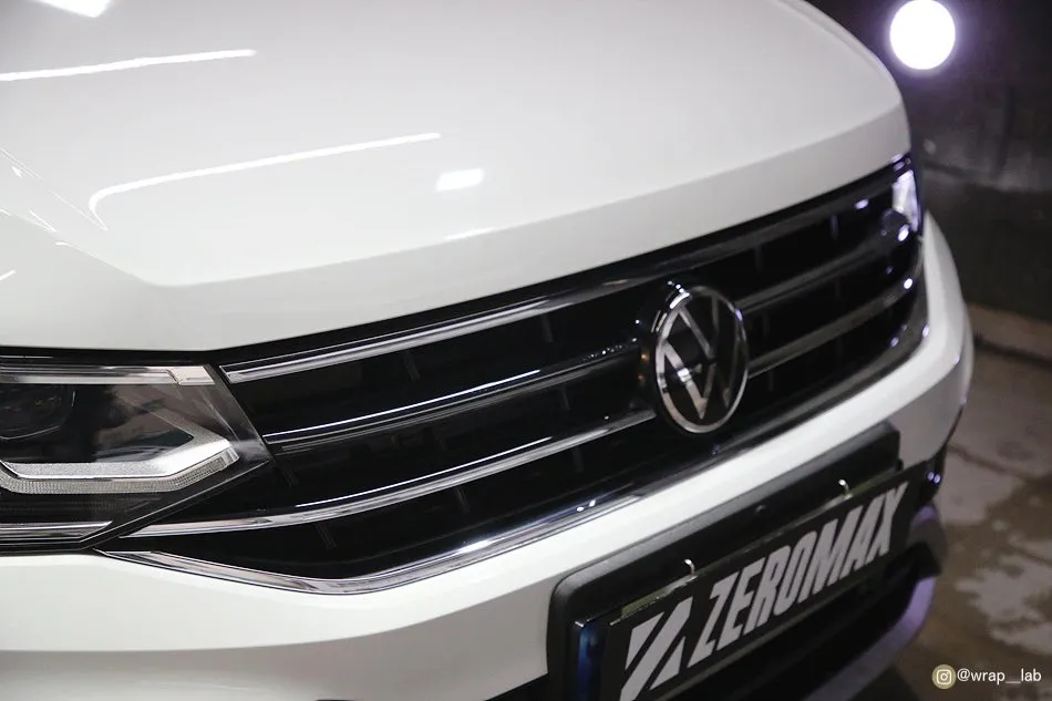 Volkswagen Tiguanのカーラッピング事例|費用目安・仕上がり 施工写真 2-1