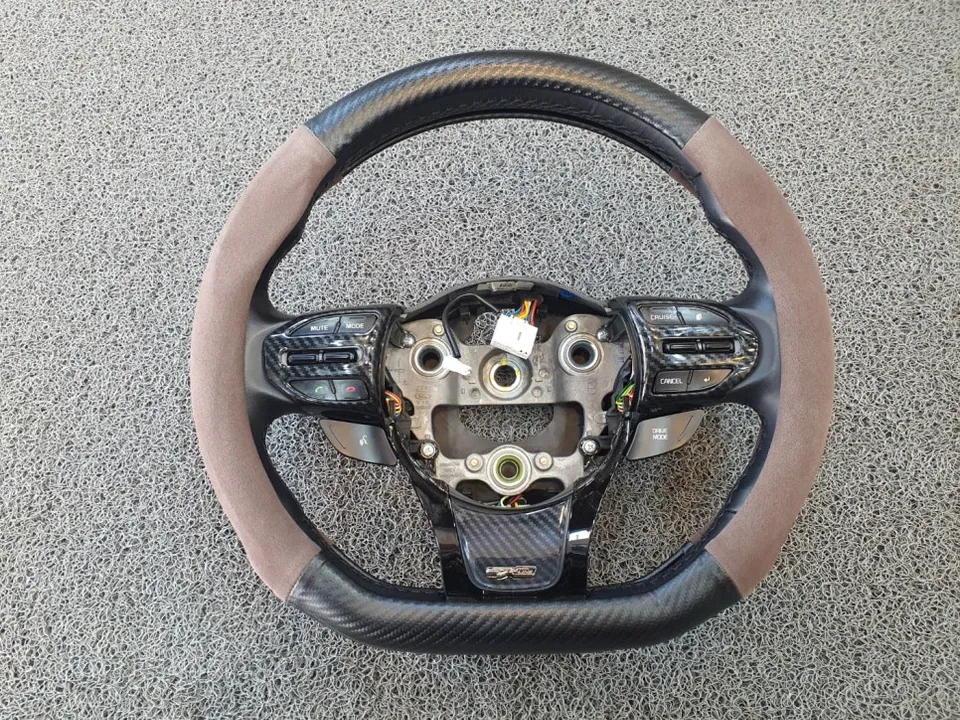 Kia K5 1st Gen steering wheel - Kia K5 1st Gen Steering Wheel Customization Review photo 4