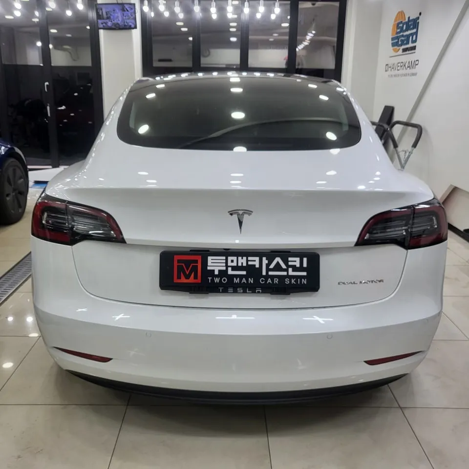 Tesla Model 3 vinyl wrap - Tesla Model 3 Vinyl Wrap Review: Interior & Emblem Upgrade photo 5
