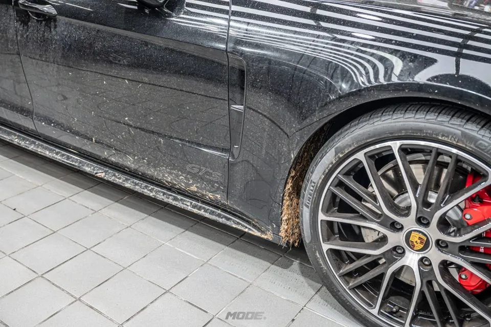 ポルシェ パナメーラ GTSのガラスコーティング事例 施工写真 2-1