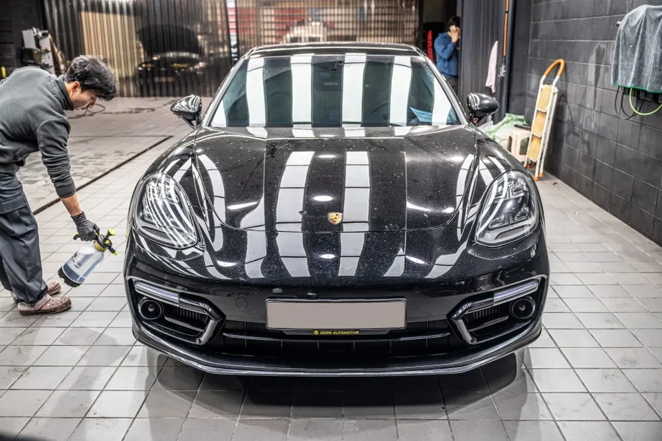 ポルシェ パナメーラ GTSのガラスコーティング事例 施工写真 2-3
