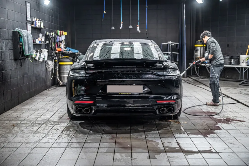 ポルシェ パナメーラ GTSのガラスコーティング事例 施工写真 3-3