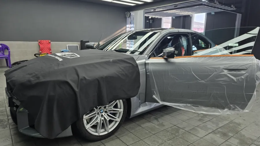 BMW M2のカーフィルム施工事例｜断熱・スモーク 施工写真 2-1