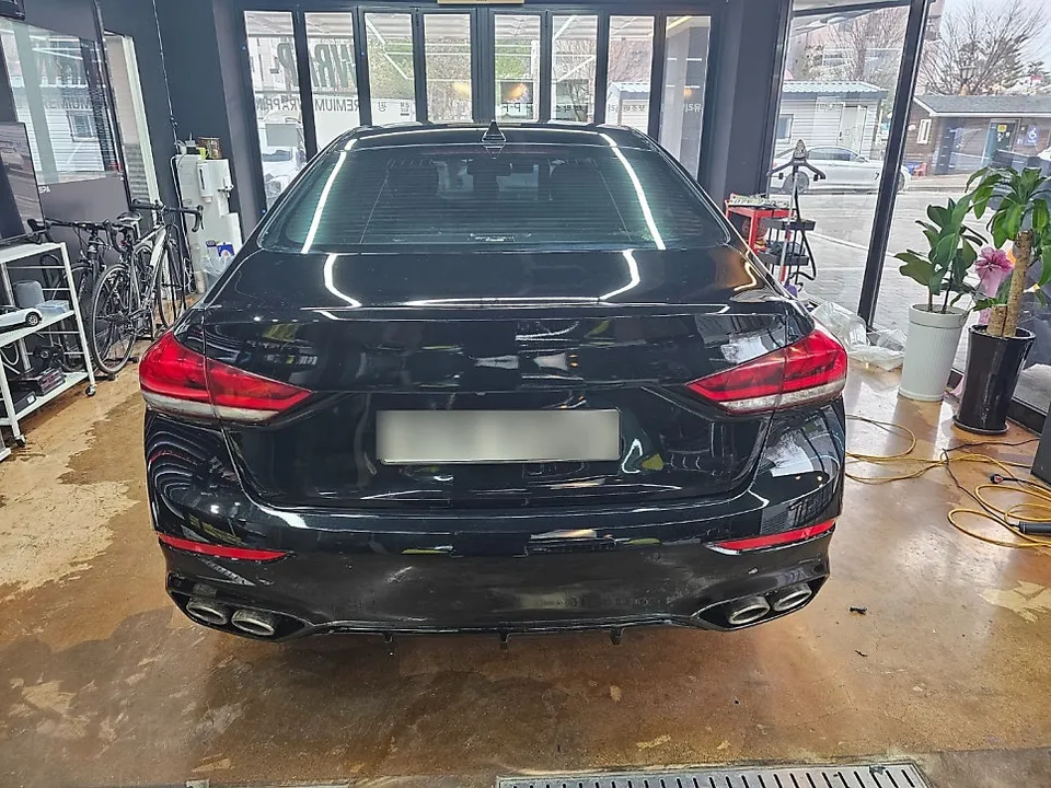 Genesis G80 Sportのカーラッピング事例|サテンブラックの高級感 施工写真 2-2