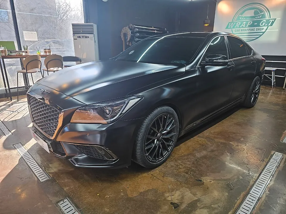 Genesis G80 Sportのカーラッピング事例|サテンブラックの高級感 施工写真 3-3
