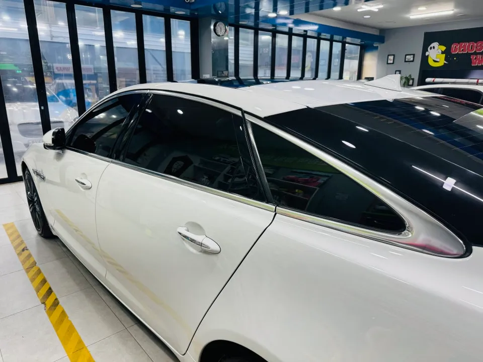 Jaguar XJLのカーラッピング事例|費用目安・仕上がり 施工写真 1-2