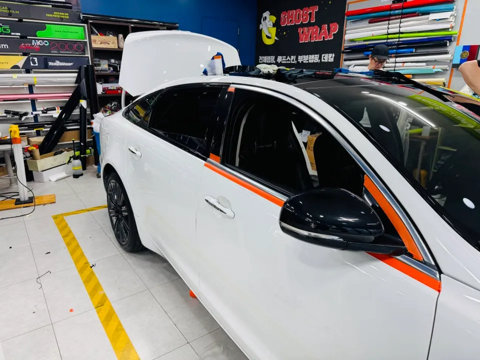 Jaguar XJLのカーラッピング事例|費用目安・仕上がり 施工写真 3-2