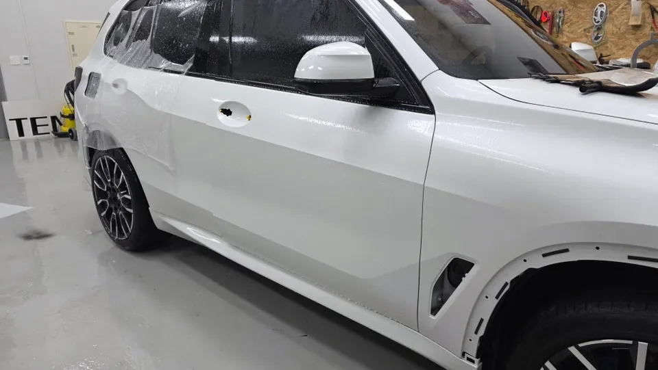 BMW X5のPPF施工事例|マットな質感へ変化 施工写真 3-2