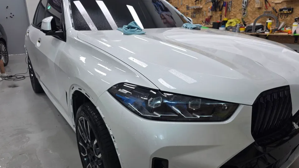 BMW X5のPPF施工事例|マットな質感へ変化 施工写真 2-3