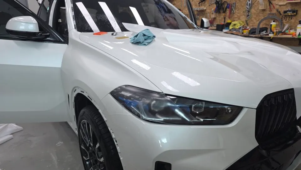 BMW X5のPPF施工事例|マットな質感へ変化 施工写真 3-3