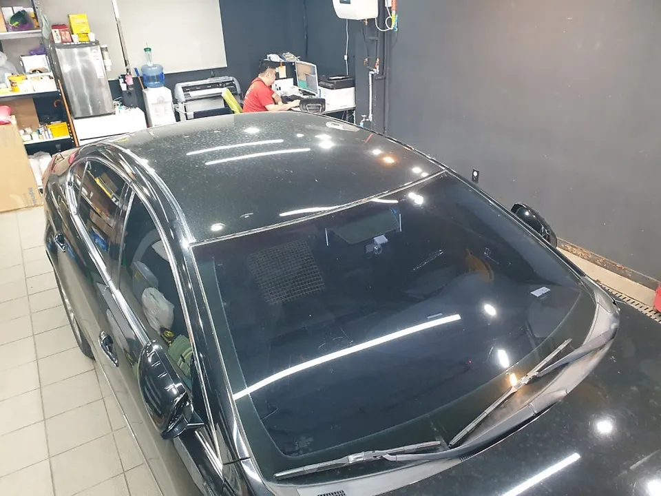 Kia K7のカーラッピング事例|ルーフトップのカスタム 施工写真 1-2