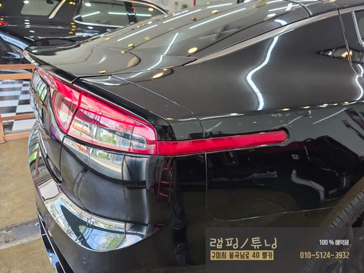 Kia Stingerのカーラッピング事例|クローム除去とカーボン調 施工写真 3-1