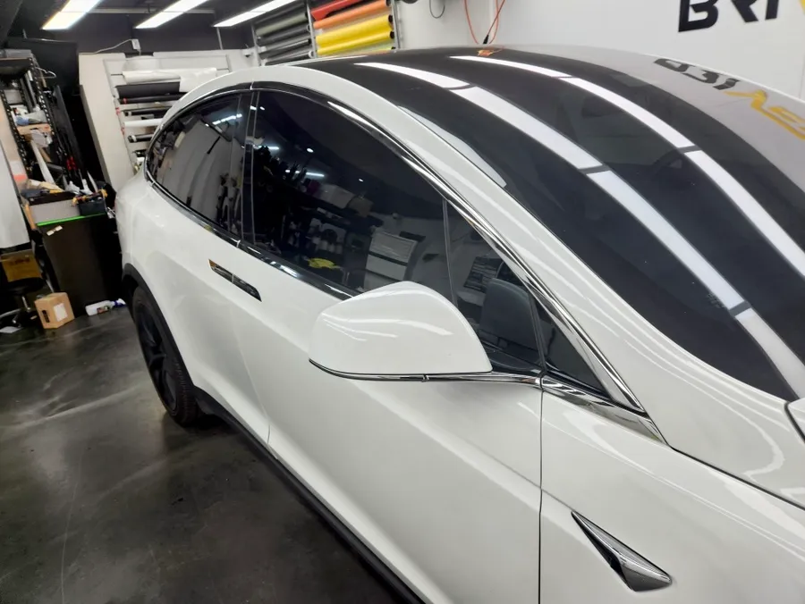 Tesla Model Xのカーラッピング事例 施工写真 3-1