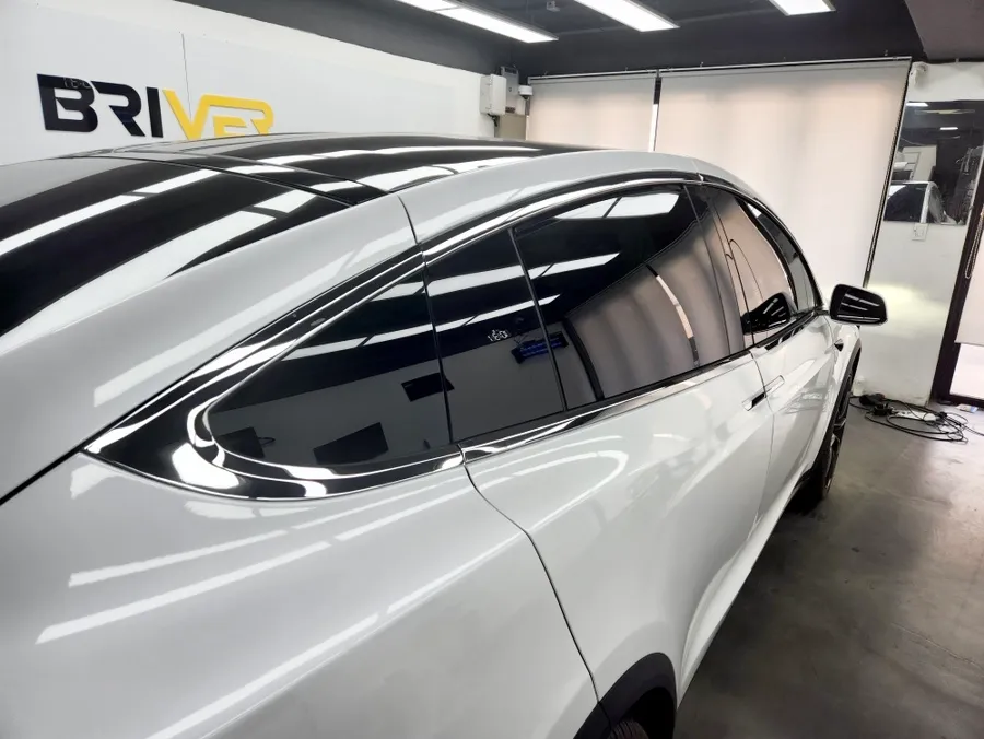 Tesla Model Xのカーラッピング事例 施工写真 1-2