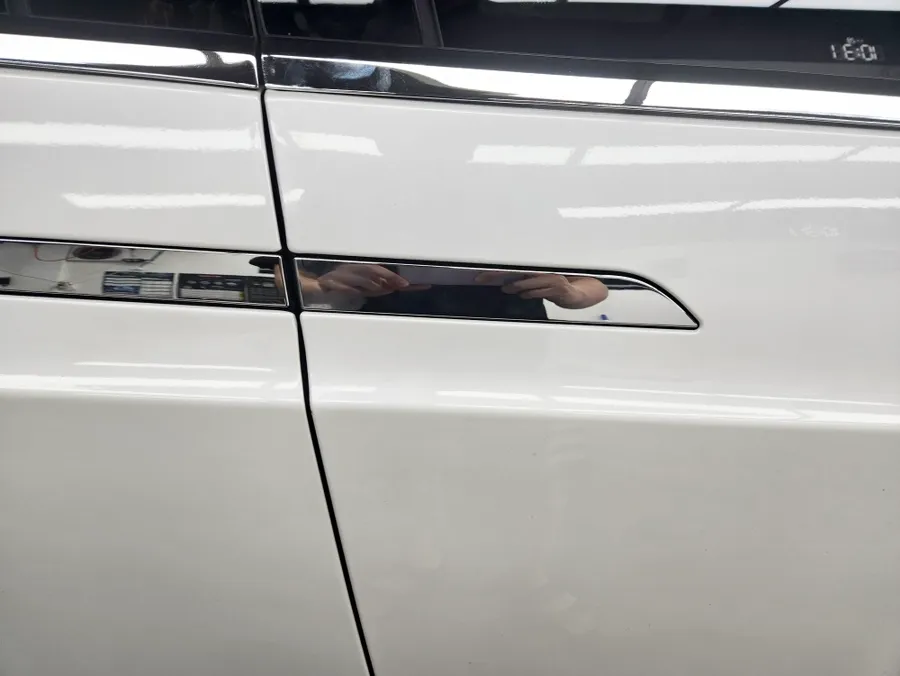 Tesla Model Xのカーラッピング事例 施工写真 2-2