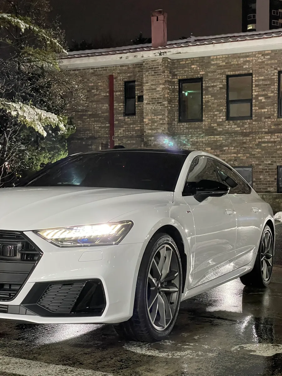 Audi A7のカーラッピング事例|高光沢ホワイトで雰囲気を一新 施工写真 2-2
