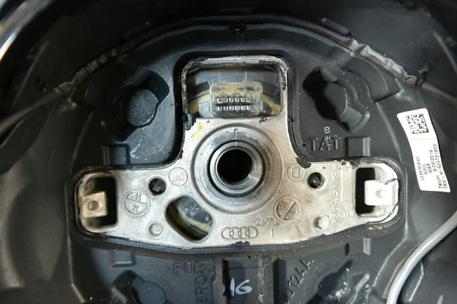 Audi A4 steering wheel - Audi A4 RS Steering Wheel Customization Review photo 4