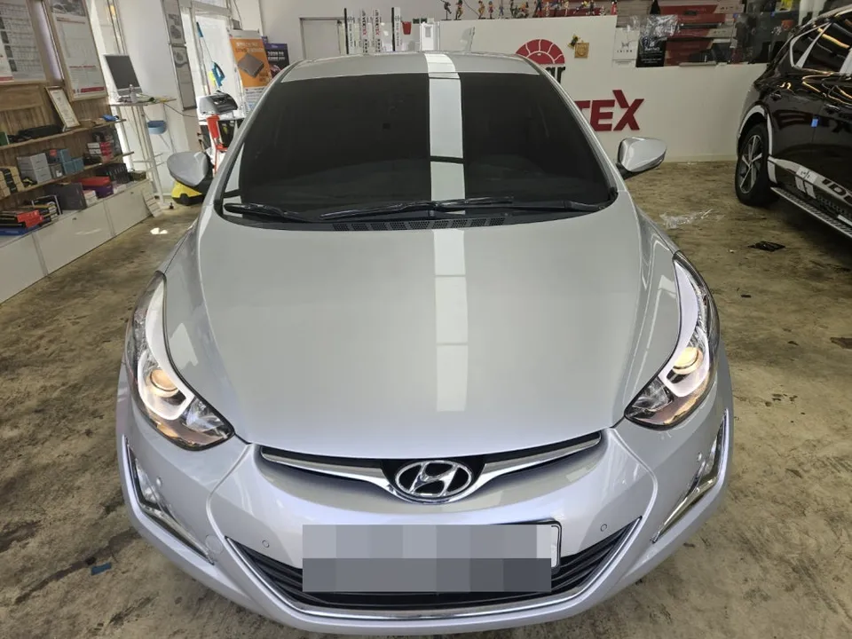 Hyundai Elantraのカーフィルム施工事例 施工写真 2