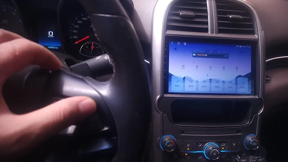 Chevrolet MalibuのAndroid Auto・CarPlay取付事例 施工写真 4