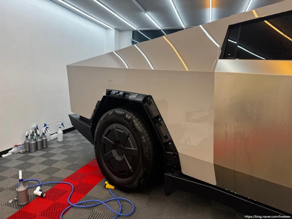 Tesla Cybertruck PPF施工事例｜ポルシェクレヨンカラー 施工写真 3-2