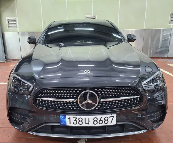 Mercedes-Benz E-Classのガラスコーティング事例 施工写真 4-1