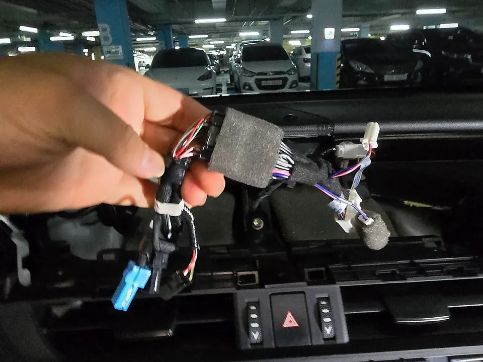 Lexus ES 7th Gen android head unit - Lexus ES 7th Gen Wireless CarPlay Install Review photo 3